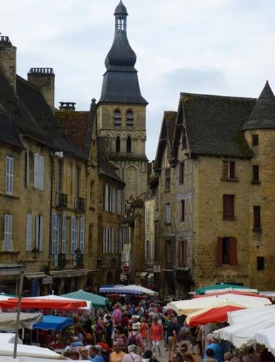 gites close to Sarlat and Lascaux for self catering